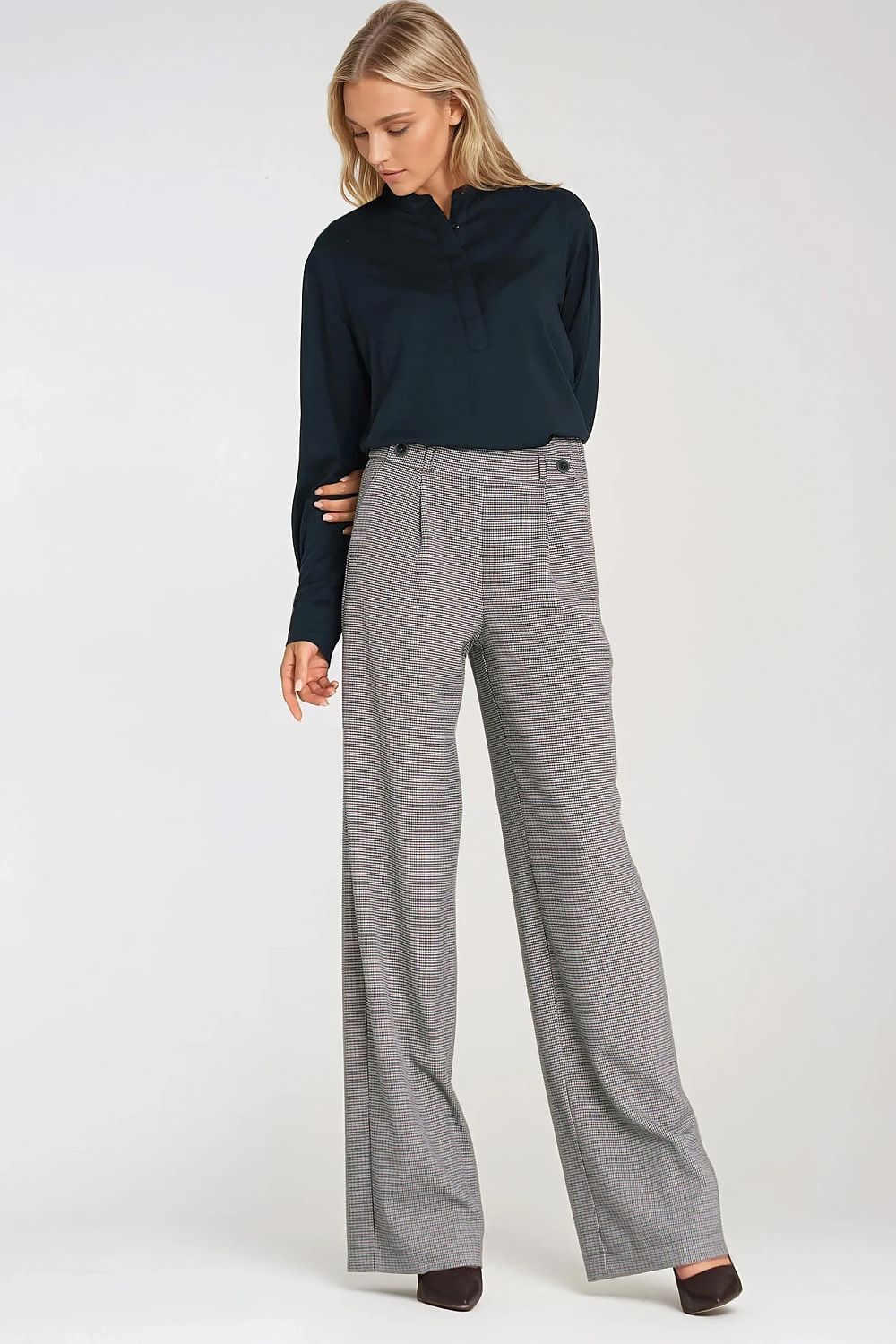  Women trousers model 219763 Nife 